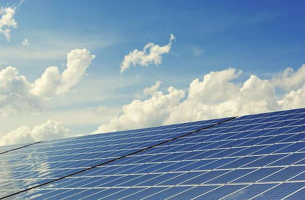 Panneau solaire photovoltaïque : l'essentiel de votre investissement