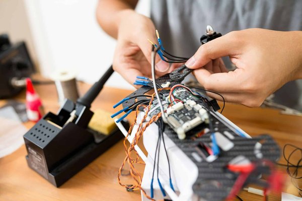 Quels sont les critères pour choisir un drone professionnel pour la cartographie en agriculture ?
